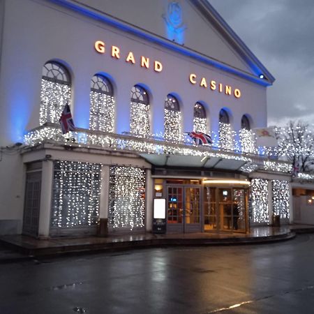 פורז'-לז-או Au Charme Du Lac Espace Bien Etre Et Piscine Chauffe Proche Parc Et Restaurant Du Casino מראה חיצוני תמונה